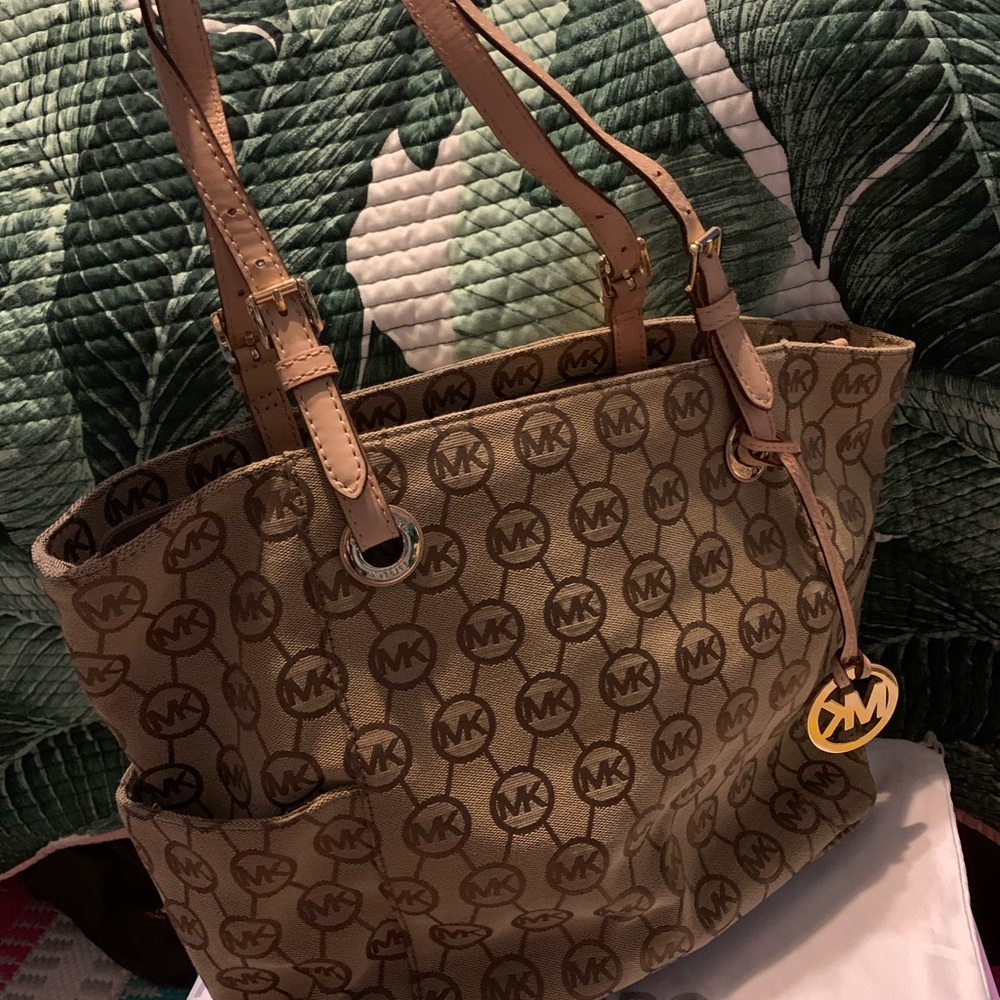 Michael Kors purse - Picture 3 of 6